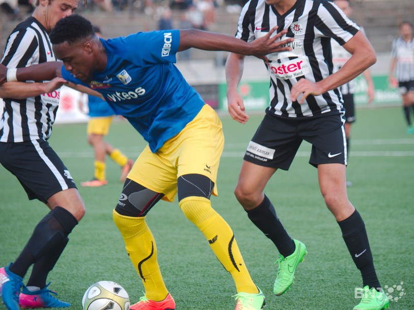  Mylord Kasai a égalisé pour le FC La Chaux-de-Fonds avant d'être expulsé et voir les siens tout perdre dans les dernières minutes de jeu. (photo : archives)