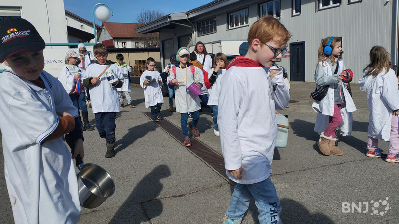 RFJ a suivi un groupe de 20 jeunes baitchaiteurs ce mardi après-midi aux Breuleux.