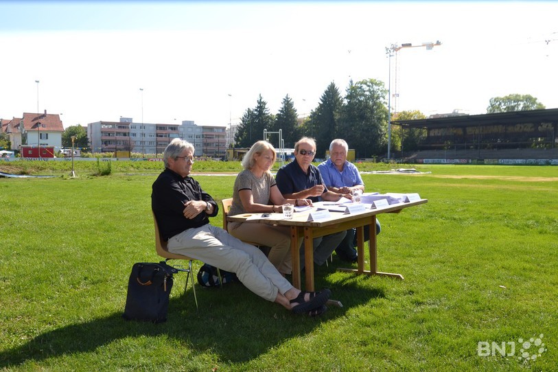 Les représentants des coopératives ont présenté leurs objectifs sur la pelouse de la Gurzelen