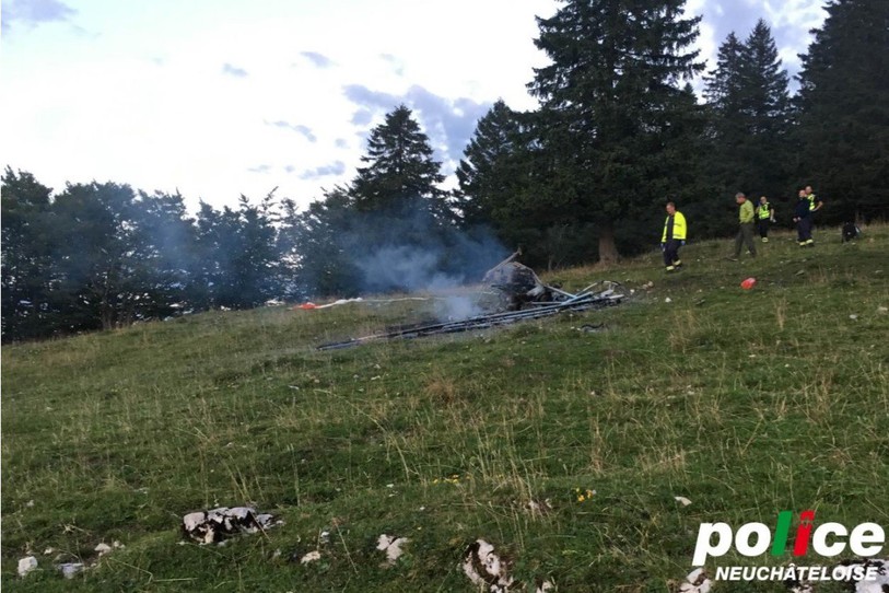 L'appareil a pris feu après avoir heurté un sapin.