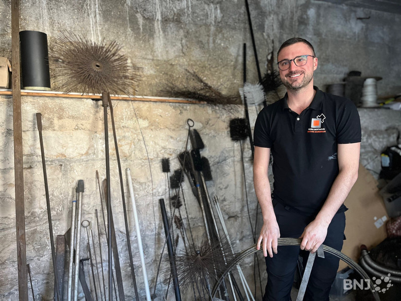 Boris Berthoud, maître ramoneur dans le Jura bernois. 