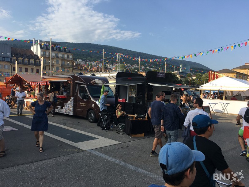 Les food trucks ont pris possession de la place du Port.