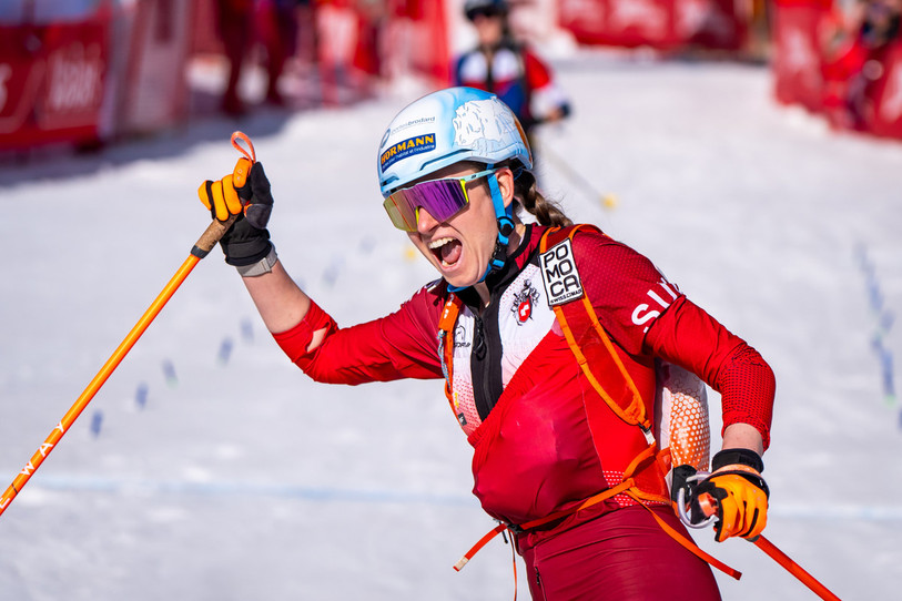 Marianne Fatton a laissé éclater sa joie après avoir passé la ligne d'arrivée. (Photo : EPA/MAXIME SCHMID)