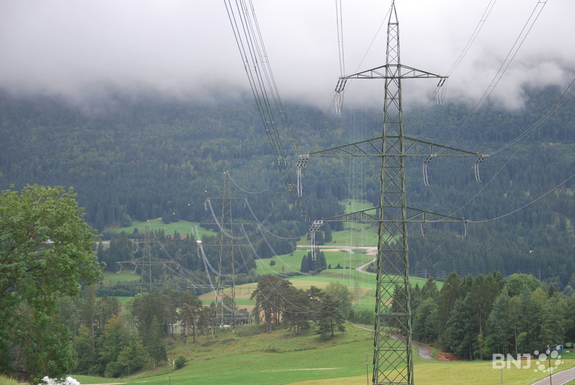 La ligne à très haute tension Bassecourt-Mühleberg, à Champoz