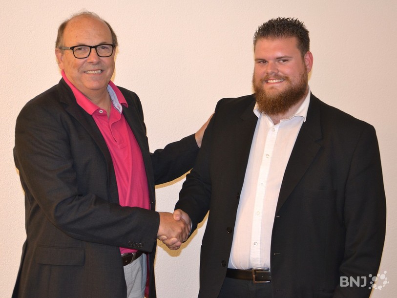 Passation de pouvoir entre Benoît Gogniat (à gauche) et Loïc Chapuis