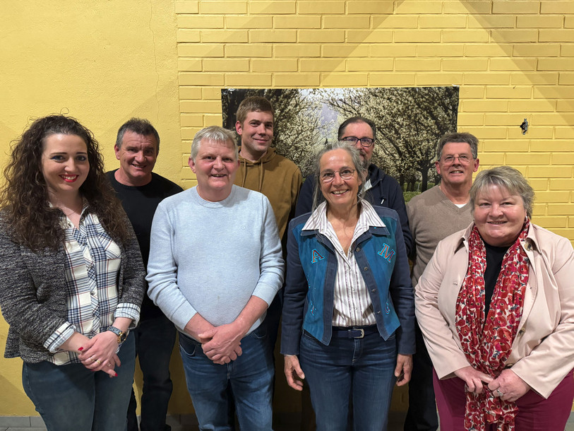 Le nouveau comité de l’IP Damassine. De gauche à droite : Bénédicte Chaignat, Eric Lachat, Frédéric Schneider, Olivier Fleury, Sabine Ennesser, Victor Egger, Jean-François Comte et Christiane Blaser. (Photo : Alain Perret).
