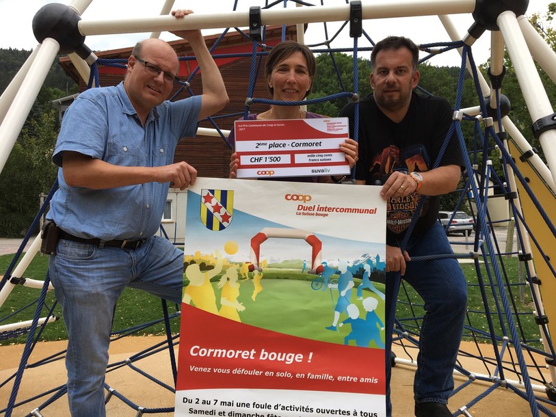 Avec les bénévoles de diverses associations et sociétés locales, entouré de personnes de la commune, Gérard Py, Nicole Hager Oeuvray et Jacques Hirtzel (de g. à dr.) ont mis sur pied un riche programme. (Photo: ldd)