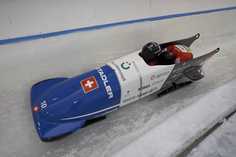 Quentin Juillard derrière Cédric Follador sur la piste américaine des Mondiaux de Lake Placid. (Photo: EPA/CJ GUNTHER)
