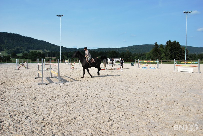 La championne de saut Audrey Geiser est ravie d'évoluer sur un nouveau terrain plus vaste et de meilleure qualité.