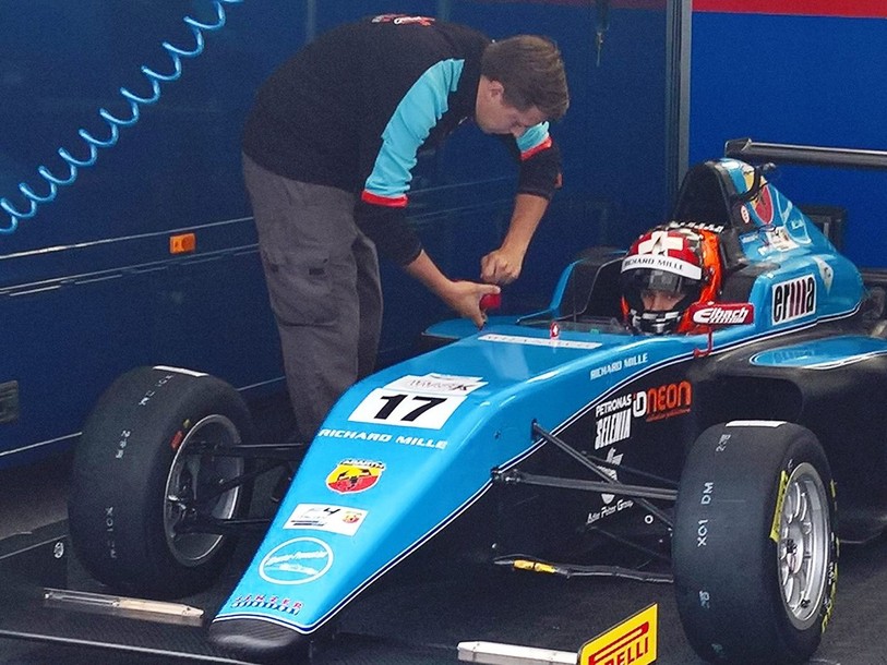 Grégoire Saucy au volant de sa F4