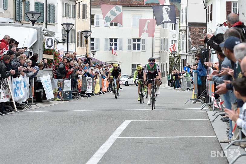 Marc Hirschi, 19 ans, a arraché la décision au sprint.