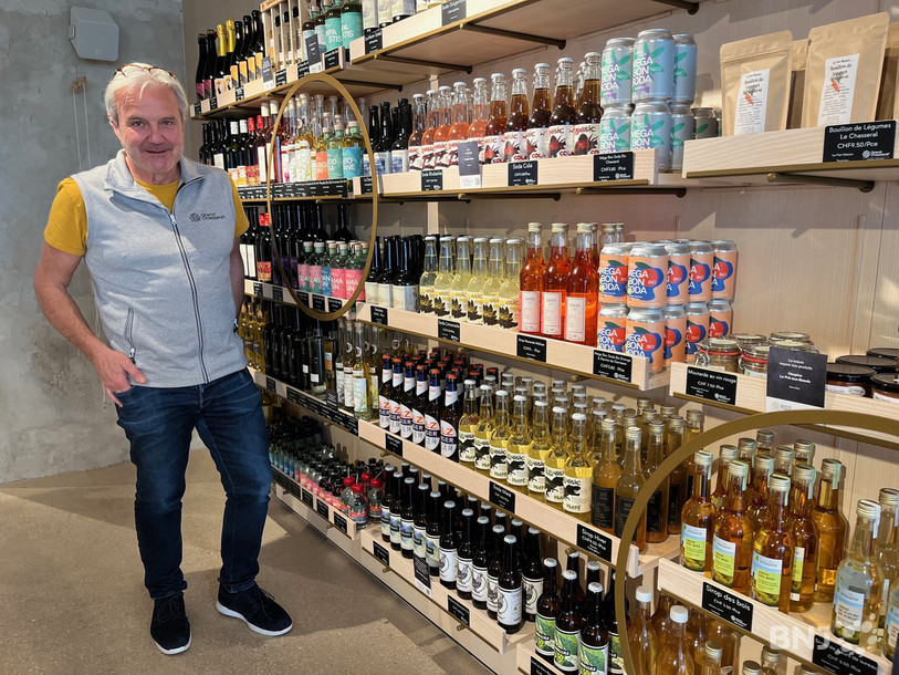 Fabien Mérillat, en charge de l’accueil et de la promotion des produits de la boutique de La Couronne.
