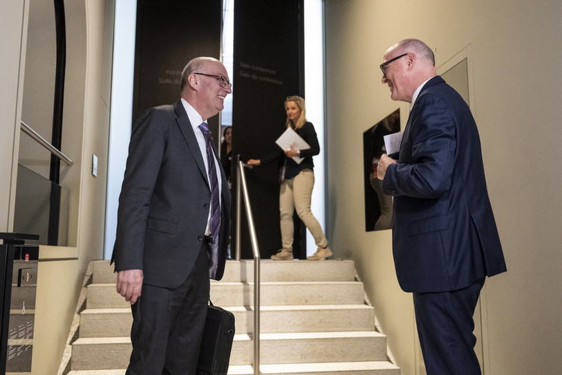 Le Saint-Gallois Markus Ritter, à gauche et le Zougois Martin Pfister, à droite sont les candidats officiels du Centre à la succession de Viola Amherd. (Photo : KEYSTONE/ALESSANDRO DELLA VALLE).