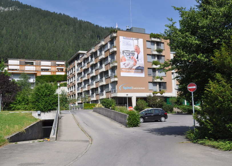 L'hôpital STS à Zweisimmen veut contruire un nouveau bâtiment depuis l'été 2014. (Photo : Spital STS AG)