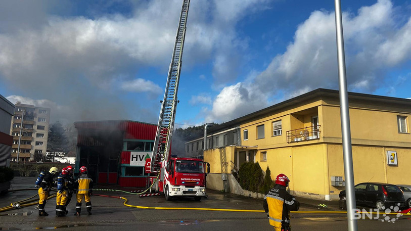 Un important incendie s'est déclaré jeudi matin en zone industrielle de Porrentruy.