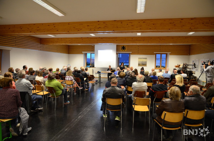 Une septantaine de personnes a fait le déplacement à la salle communale de Nods pour échanger avec les représentantes des autorités.