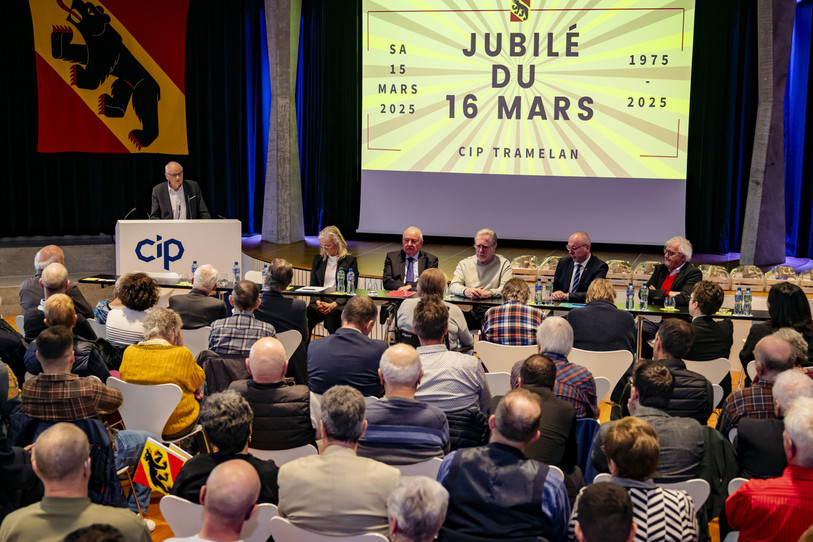 L’événement a réuni quelque 80 personnes à Tramelan. (Photo : KEYSTONE/Jean-Christophe Bott).