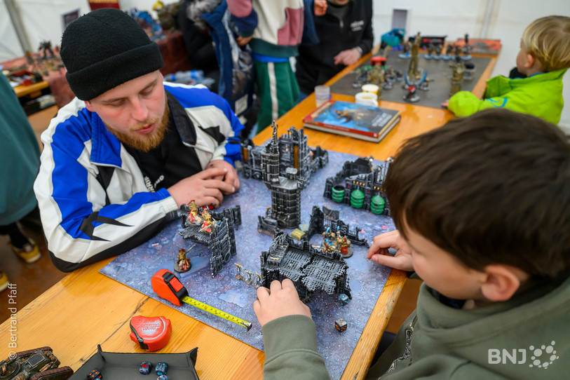 Des initiations Warhammer pour les plus jeunes étaient données dans le cadre du festival Ludesco. (Photo: Bertrand Pfaff)