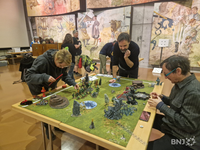 Patience et concentration sont nécessaires pour jouer à Warhammer.