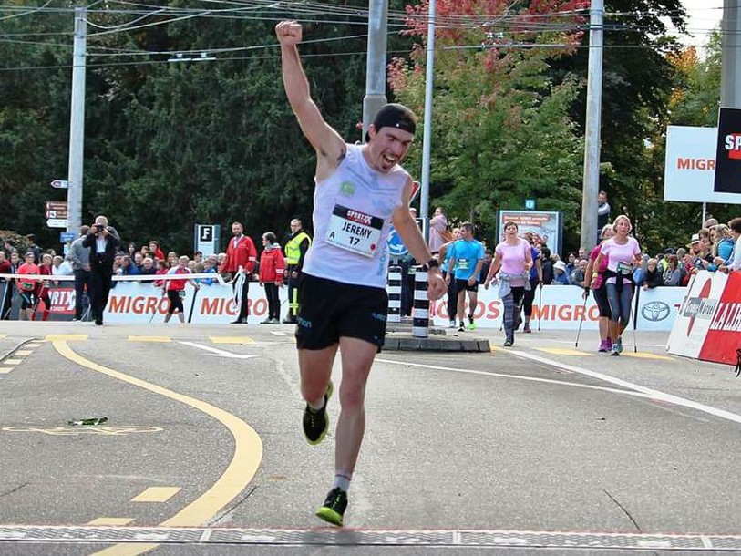 Jérémy Hunt a levé les bras au ciel en franchissant la ligne d'arrivée