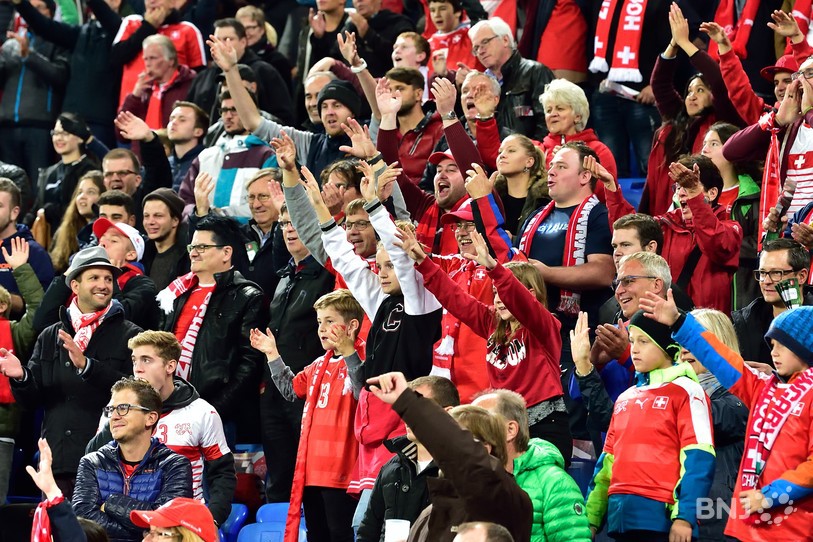 Supporters de foot dans un stade