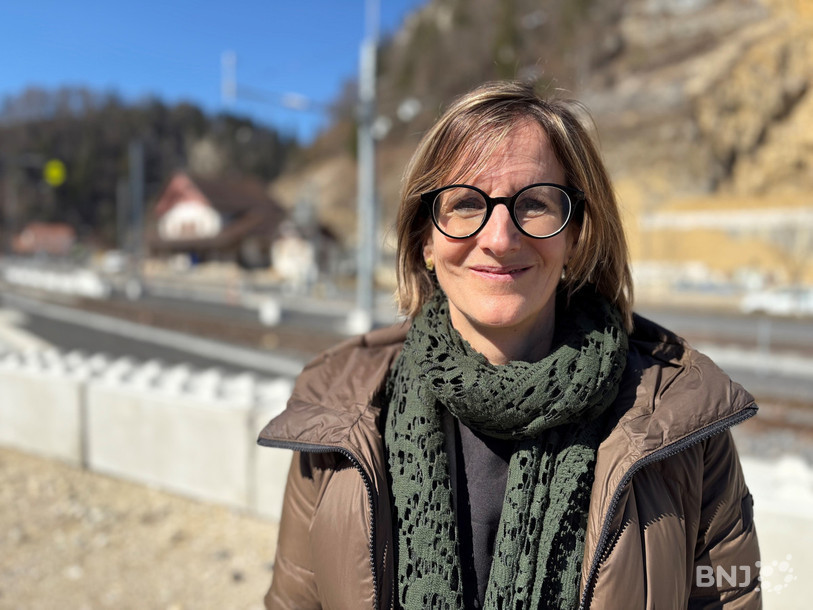 Vice-directrice de l’OFROU, Valentina Kumpusch a présenté mardi la plate-forme de transbordement réalisée au Col-des-Roches. Elle permettra d’évacuer par train 2 des 3 millions de tonnes de matériaux d’excavation du chantier de contournement du Locle.