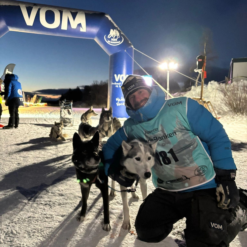 Sebastian Fretz et ses six chiens à l'arrivée de la Femundlopet. (Photo : Sebastian Fretz).