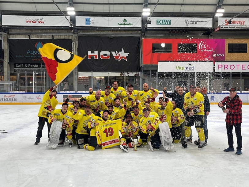 La trois du HCFM est championne romande.