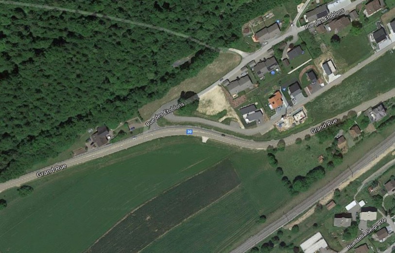La collision s'est produite vendredi soir peu avant 18h à la rue des Etoblons, à Renan.