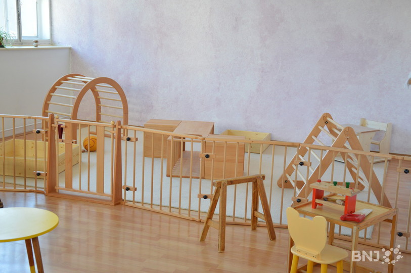 Le mobilier de la crèche Les Ondines vise à permettre aux enfants de développer leurs mouvements par eux-mêmes.