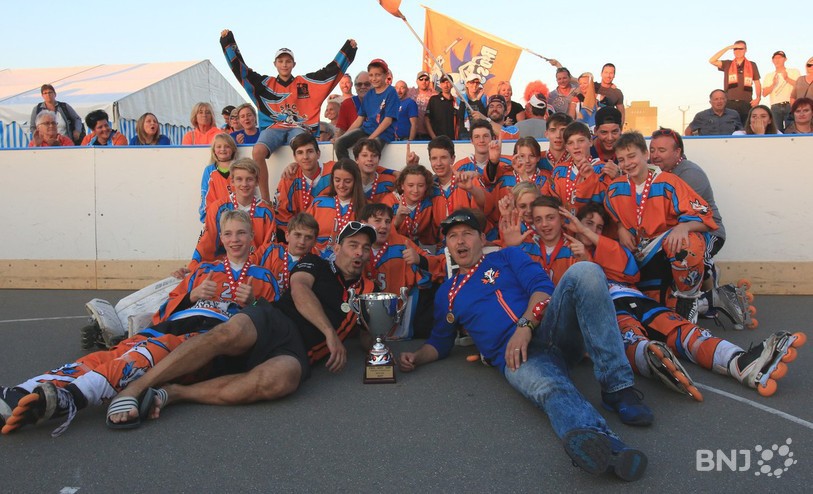 La joie des novices du SHC Rossemaison (photo : Mauricette Schnider)