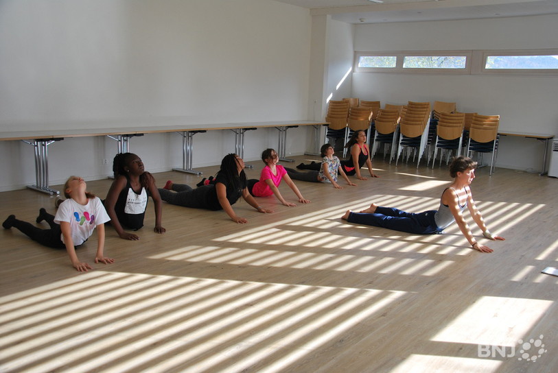 Les participants sont divisés en trois groupes.