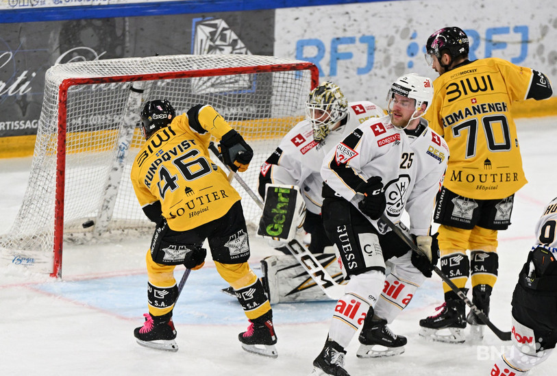 Adam Rundqvist (no 46) égalise à 2-2 en déviant au fond du but un tir pris par son coéquipier Kevin Fey. (photo : Georges Henz)