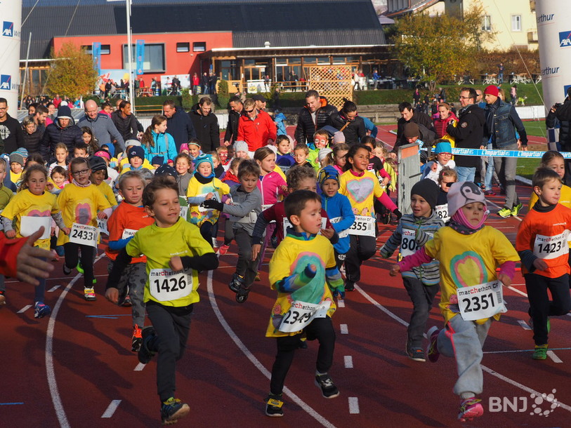 Les premiers coureurs à s'élancer dans la 20e édition du Marchethon à La Chaux-de-fonds était les 0 à 6 ans, pour un parcours de 400m. Les plus grands ont couru sur des distances comprises entre 1,2 et 13km.