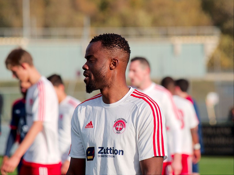 Les joueurs du FC Colombier poursuivent leur descente au classement de 2e Ligue interrégionale. (photo : archives)