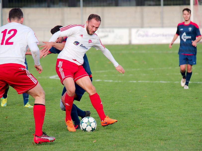 Le FC Colombier n'a recolté qu'un seul point lors de ces 5 derniers matches de championnat. (photos : archives)