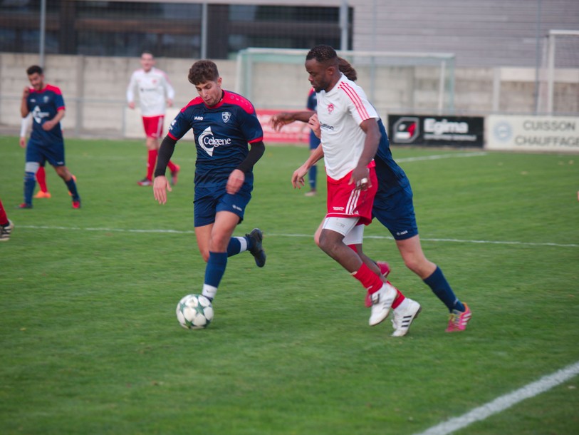 Le FC Boudry n'a pas tenu le choc dans ce match de bas de classement. (photo : archives)