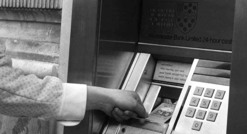 Le premier bancomat de Suisse a été mis en service le 1er novembre 1967 à Zurich.