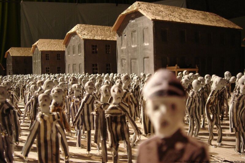 Le spectacle Kamp plonge le spectateur au coeur du camp de concentration d'Auschwitz.