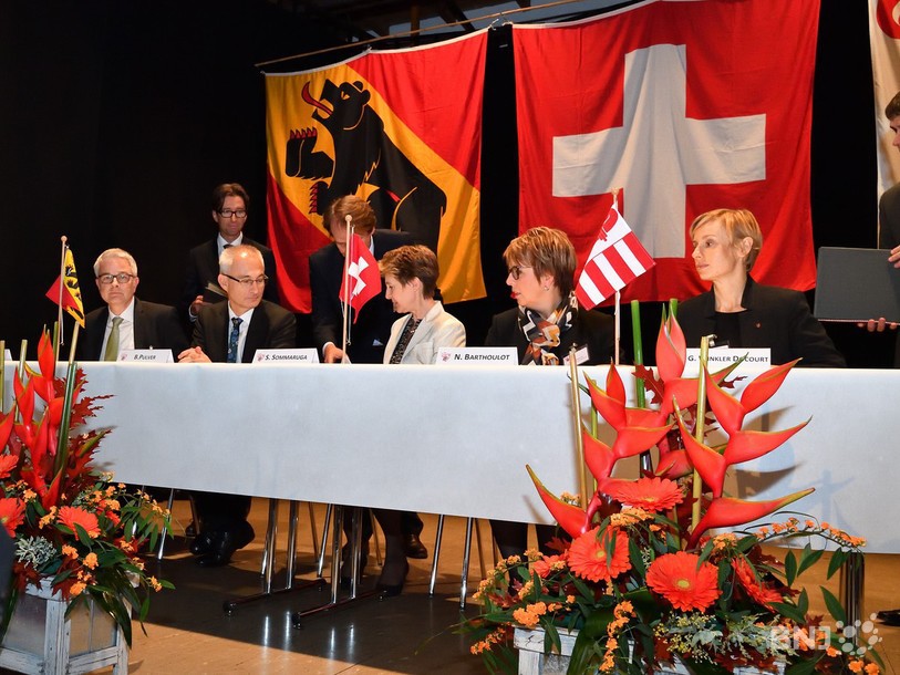 La Confédération et les cantons de Berne et du Jura se sont réunis à la même table pour signer la dénonciation de l'Accord du 25 mars 1994.