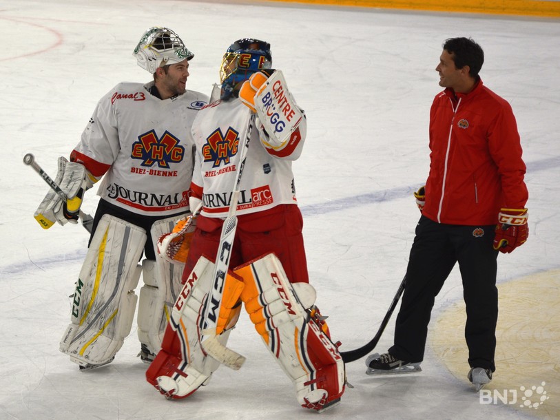 Simon Rytz aux côtés de Jonas Hiller et de Marco Streit (entraîneur des gardiens)