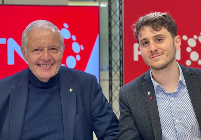 À gauche, FRancis Krähenbühl, président du Parti libéral-radical, et à droite Romain Dubois, président du Parti socialiste.