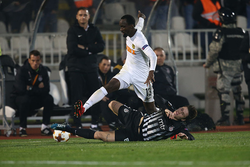 Moumi Ngamaleu et YB stoppés par le Partizan Belgrade en Europa League. (Photo: Thomas Hodel)