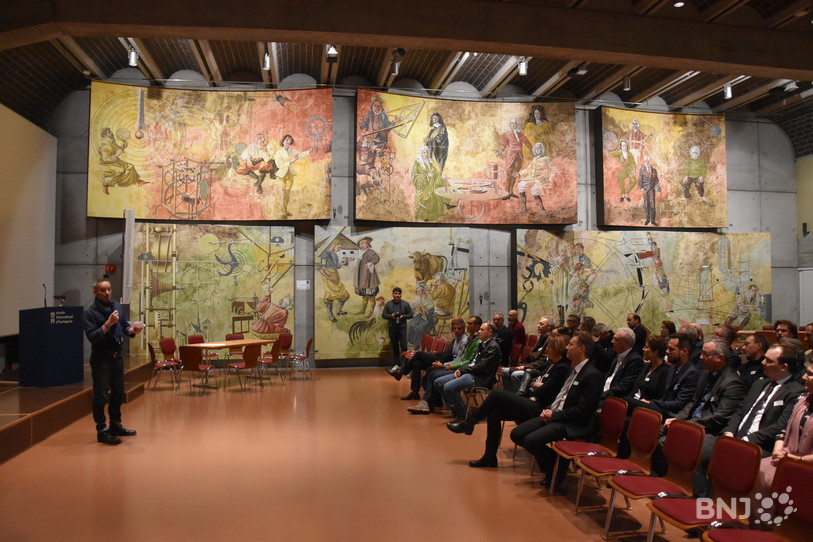 Le skieur a rencontré les entrepreneurs de la région au Musée international d'horlogerie.