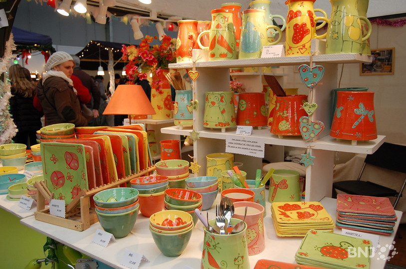 Un stand particulièrement coloré aux Artisanales de Noël à Neuchâtel.