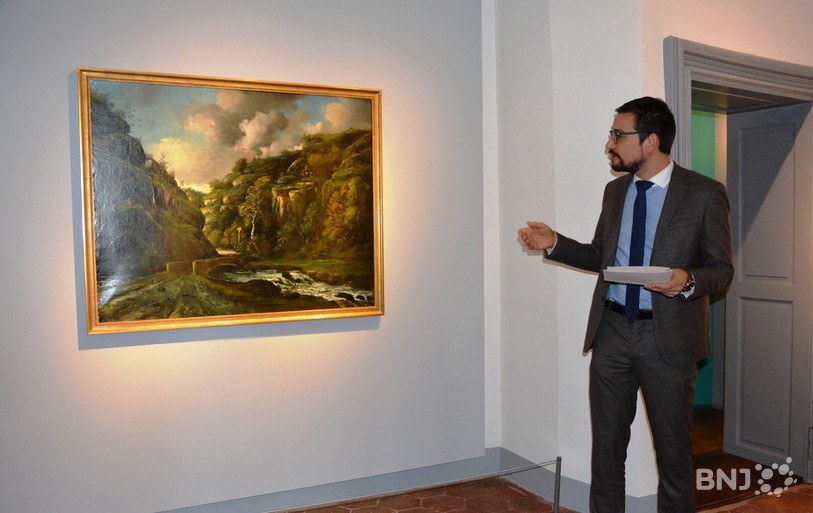 Martial Courtet, ministre de la culture, présente le tableau de Gustave Courbet au Musée jurassien d'art et d'histoire de Delémont.