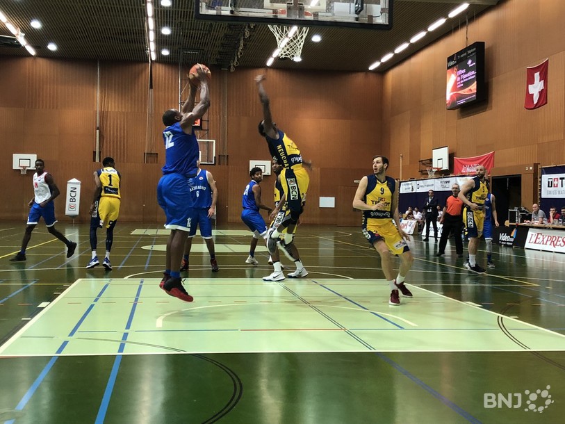 Les deux équipes se sont talonnées au score durant presque tout le match.