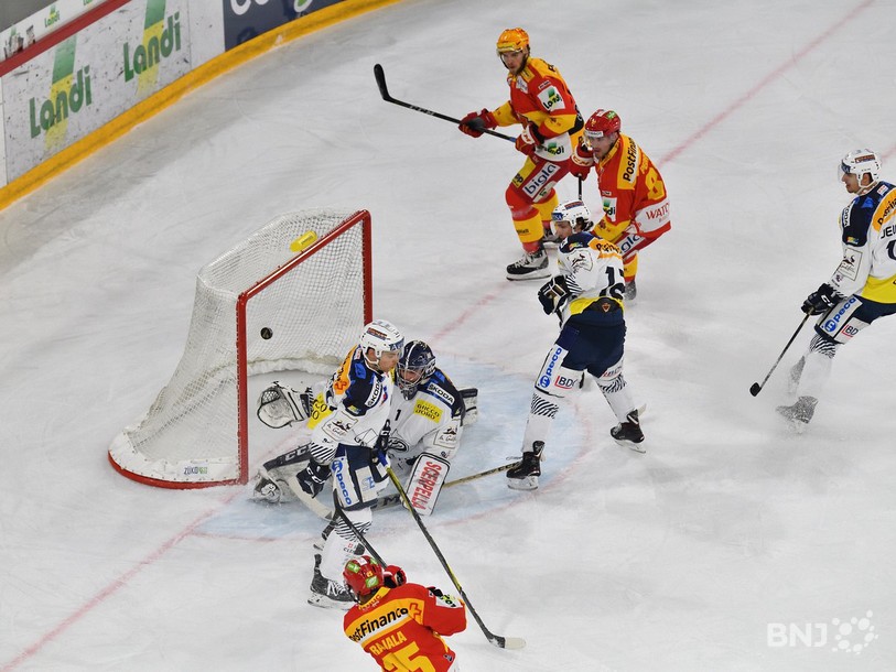 Toni Rajala inscrit le 3-1 sur une passe lumineuse de Marc-Antoine Pouliot (photo : Georges Henz)