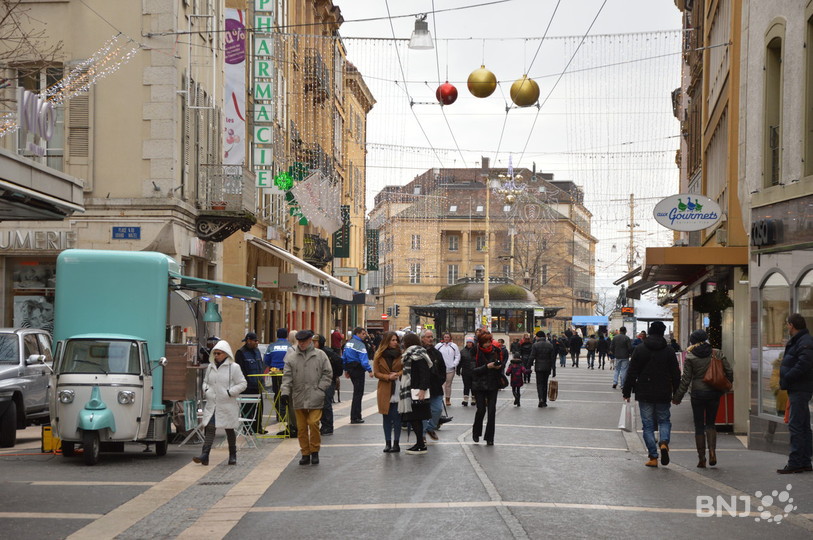 Journée d'ouverture dominicale des magasins en ville de Neuchâtel le 17 décembre.
