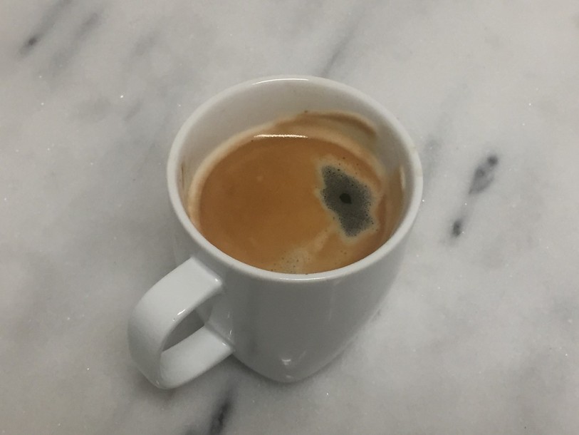 une tasse de café